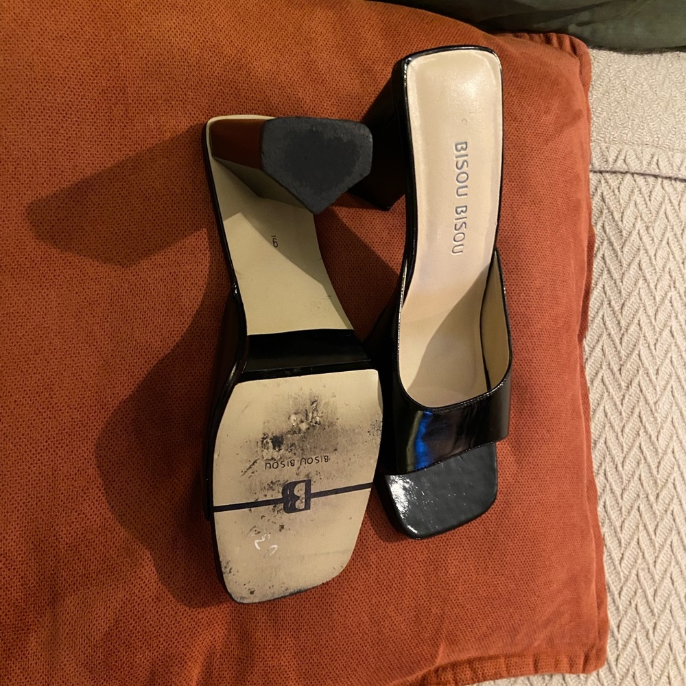 Bisou Bisou Black Sandals - Picture 5 of 6